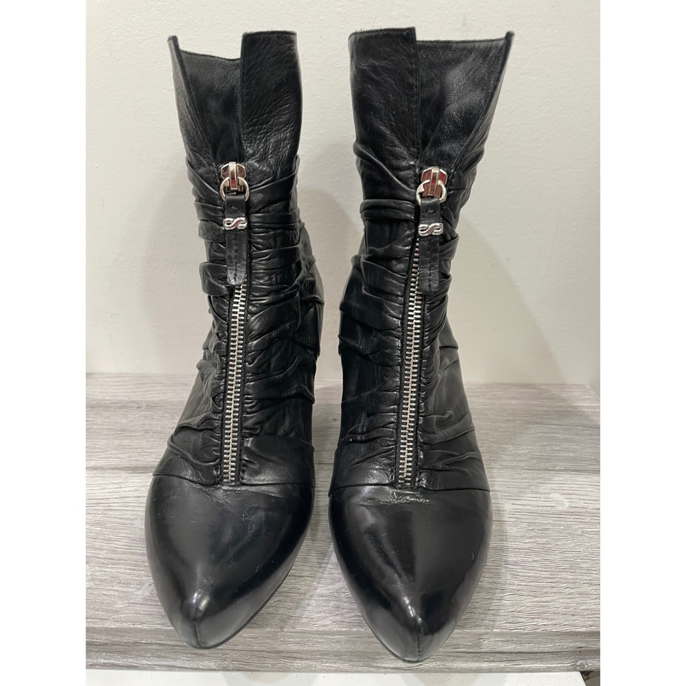 Earthies Montera Black Leather Ruched Front Zip Ankle Boots Womens 7B Booties